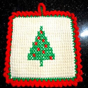 Christmas tree Hot Mat Pattern🎄
Price is for 2 attached mats.
